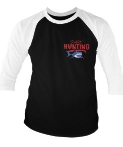 Mann Shirtstore | Amity Island Shark Tours Baseball 3/4 Sleeve Tee White-Black